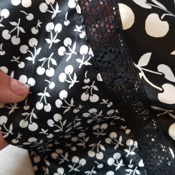 Victoria's Secret sexy cherry satin robe - Picture 3 of 7